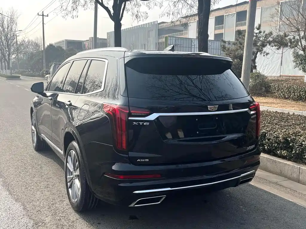 CADILLAC XT6