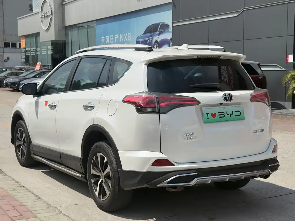 Toyota RAV4 — миниатюра 12