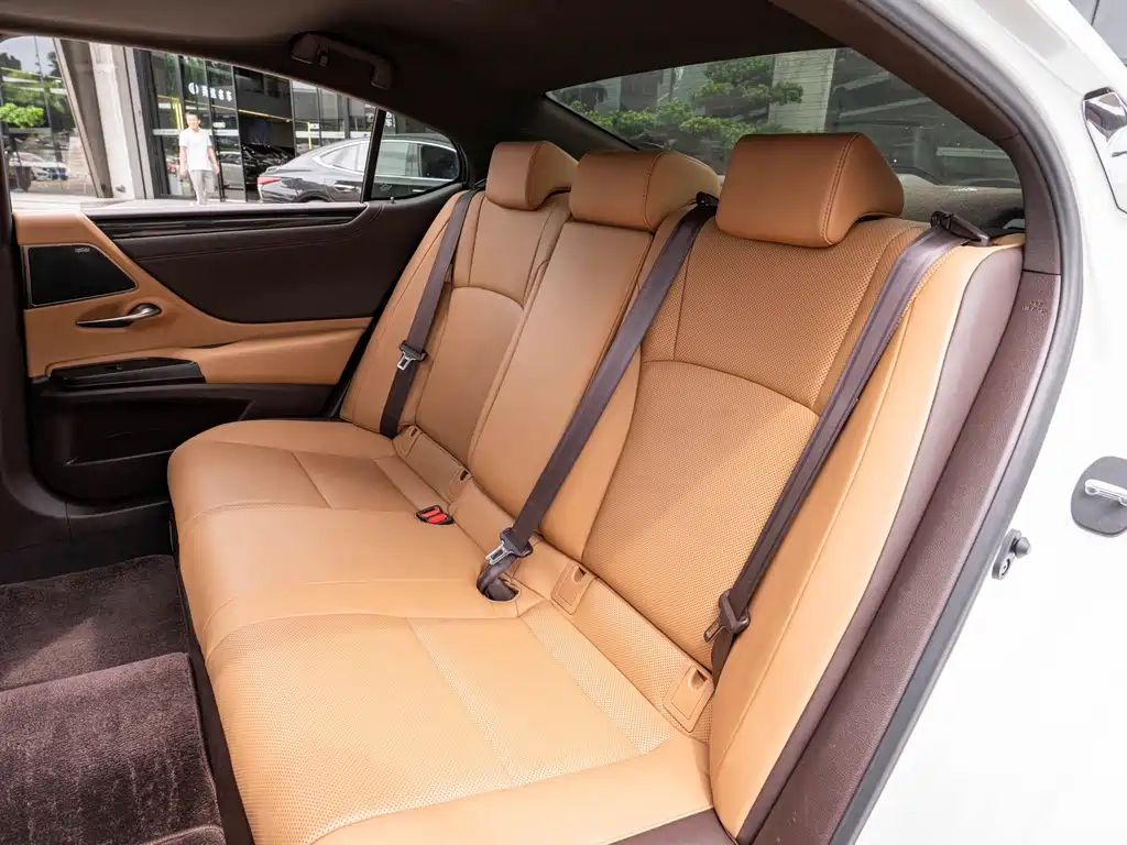 Lexus ES — миниатюра 12