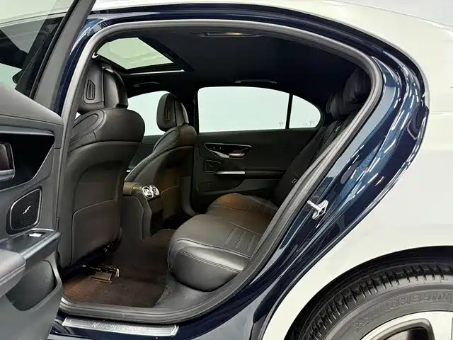 Mercedes-Benz C-Class — миниатюра 8