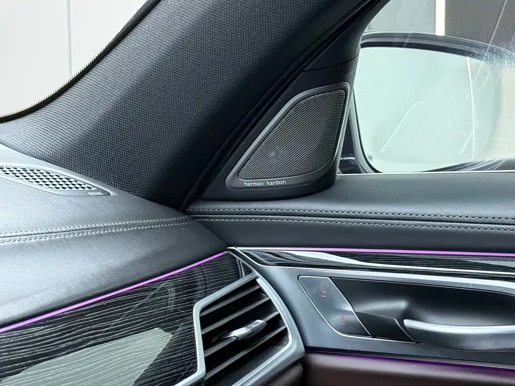 BMW 7 Series — миниатюра 13