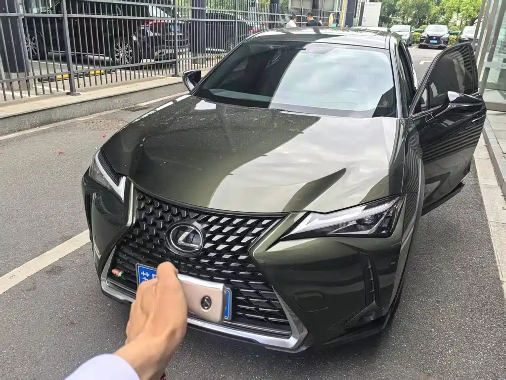 Lexus UX 2021