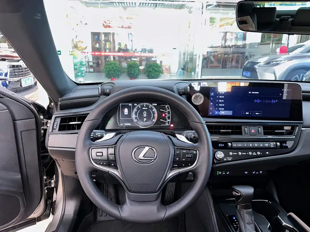 Lexus ES — миниатюра 8