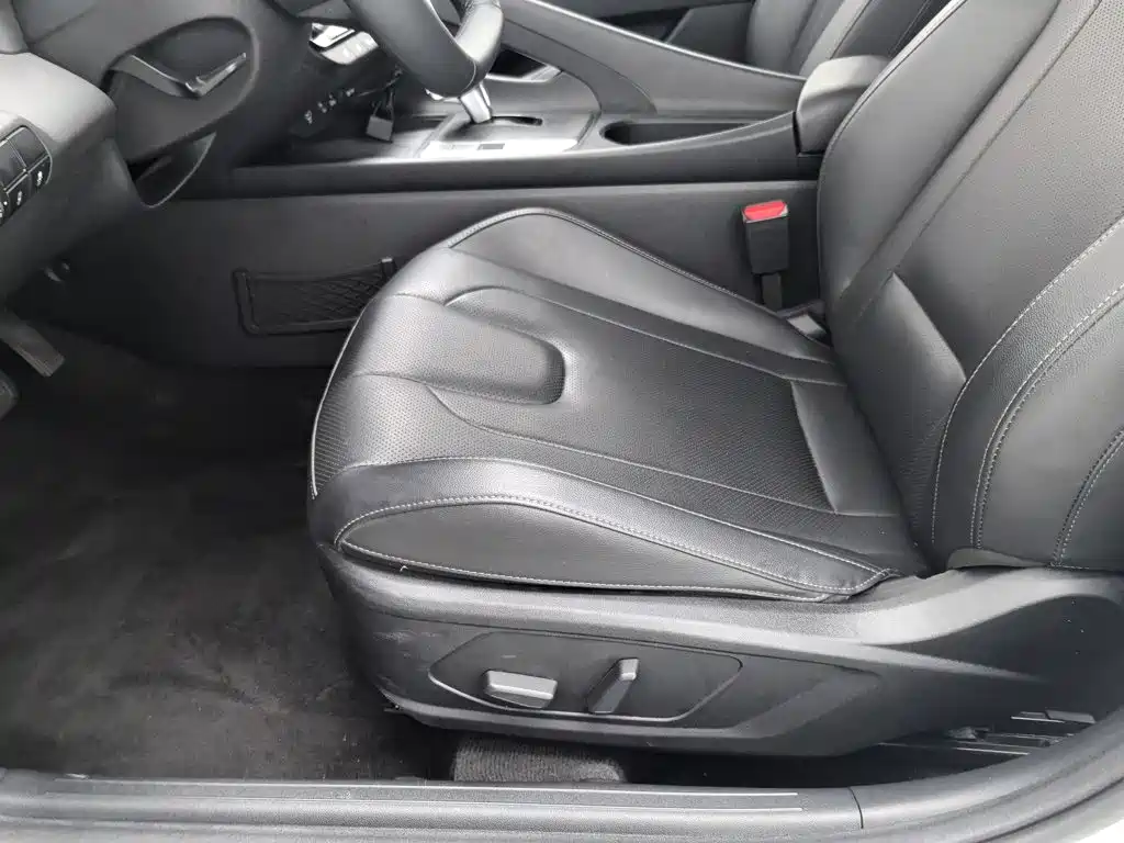 Hyundai Elantra — миниатюра 20