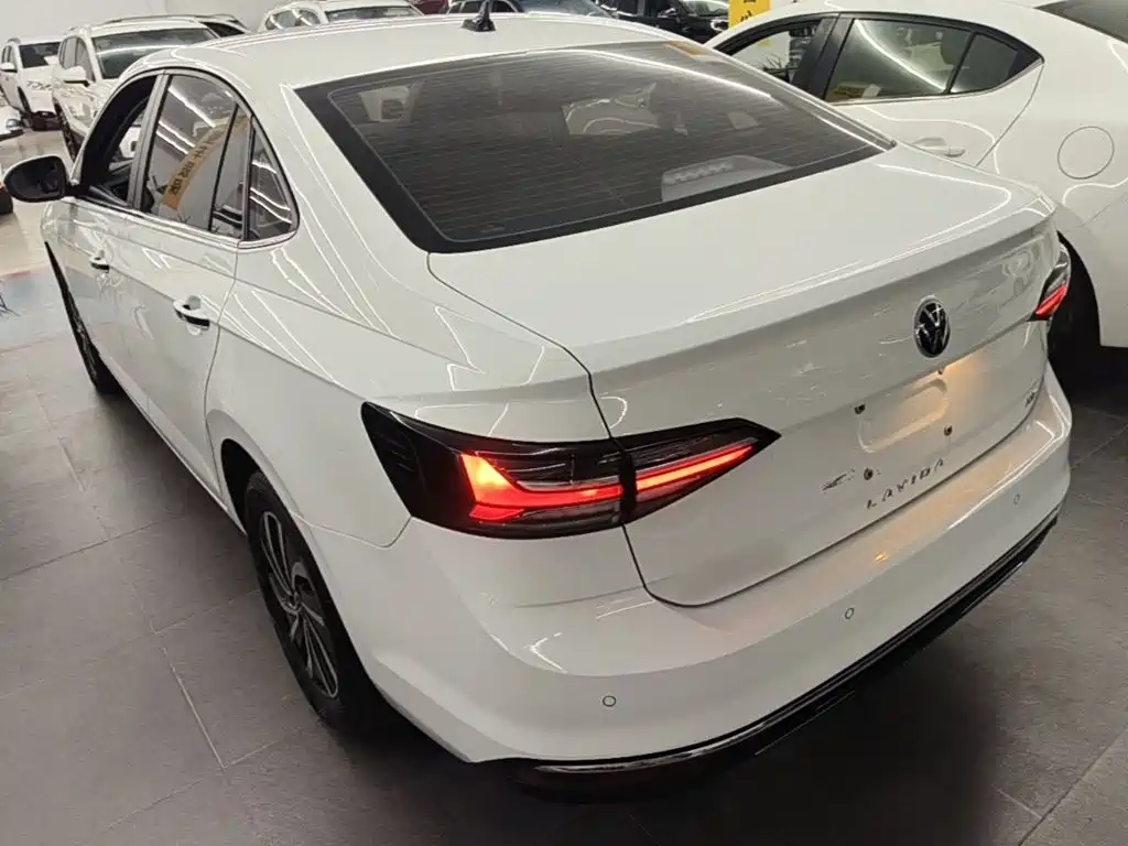 Volkswagen Lavida — миниатюра 5
