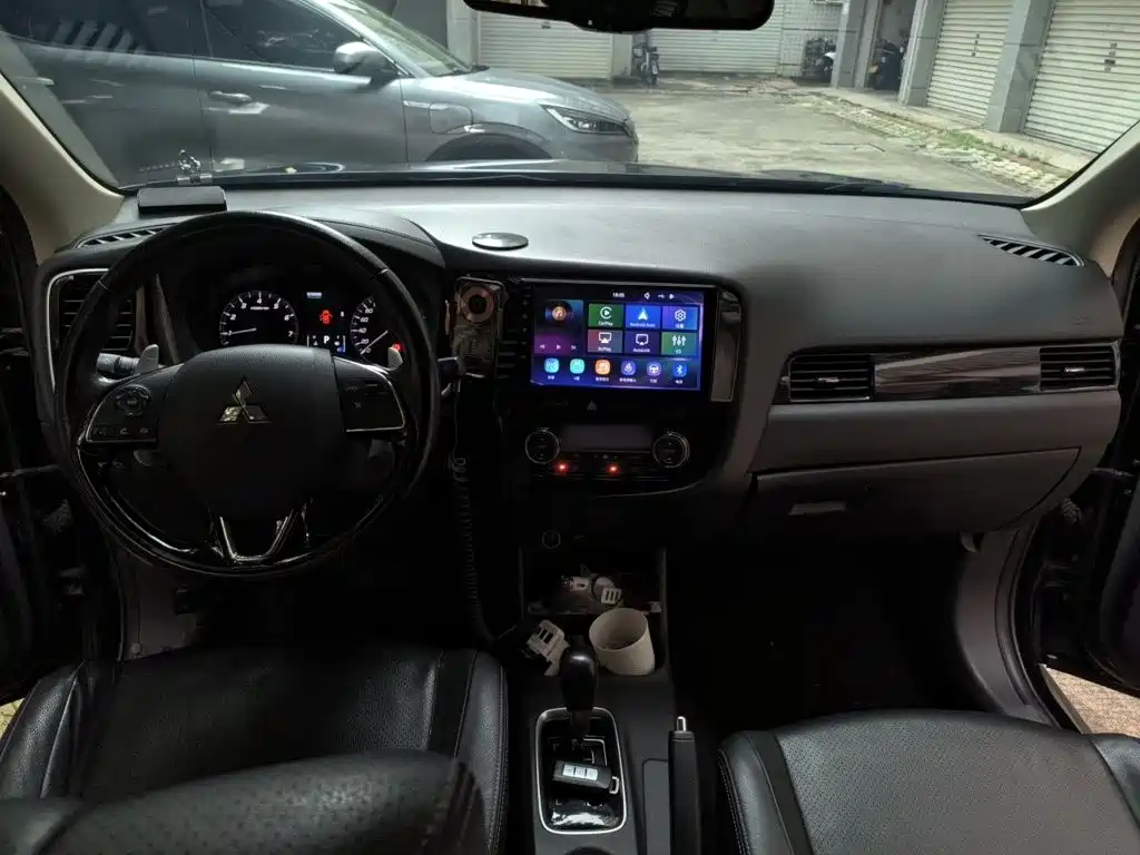 Mitsubishi Outlander — миниатюра 6