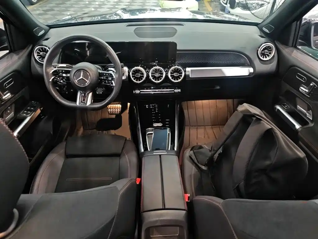 Mercedes-Benz GLB AMG — миниатюра 10