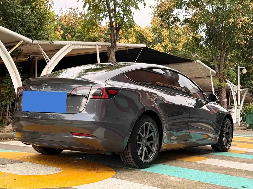 Tesla Model 3 — миниатюра 11