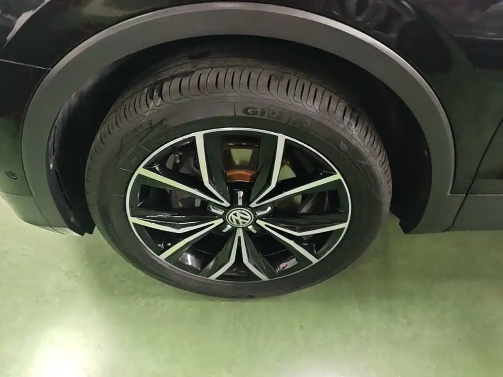 Volkswagen Tiguan L — миниатюра 23