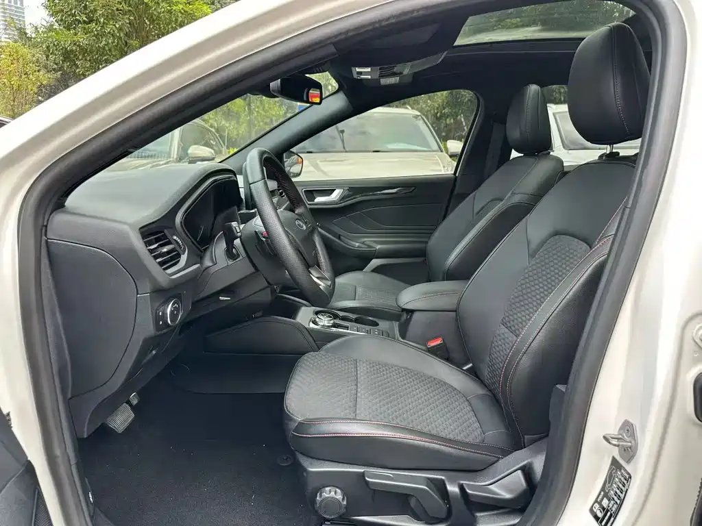 Ford Focus — миниатюра 6