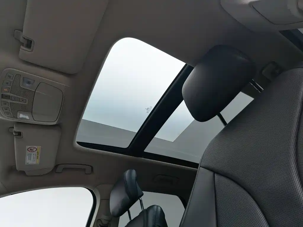 Lincoln MKC — миниатюра 14