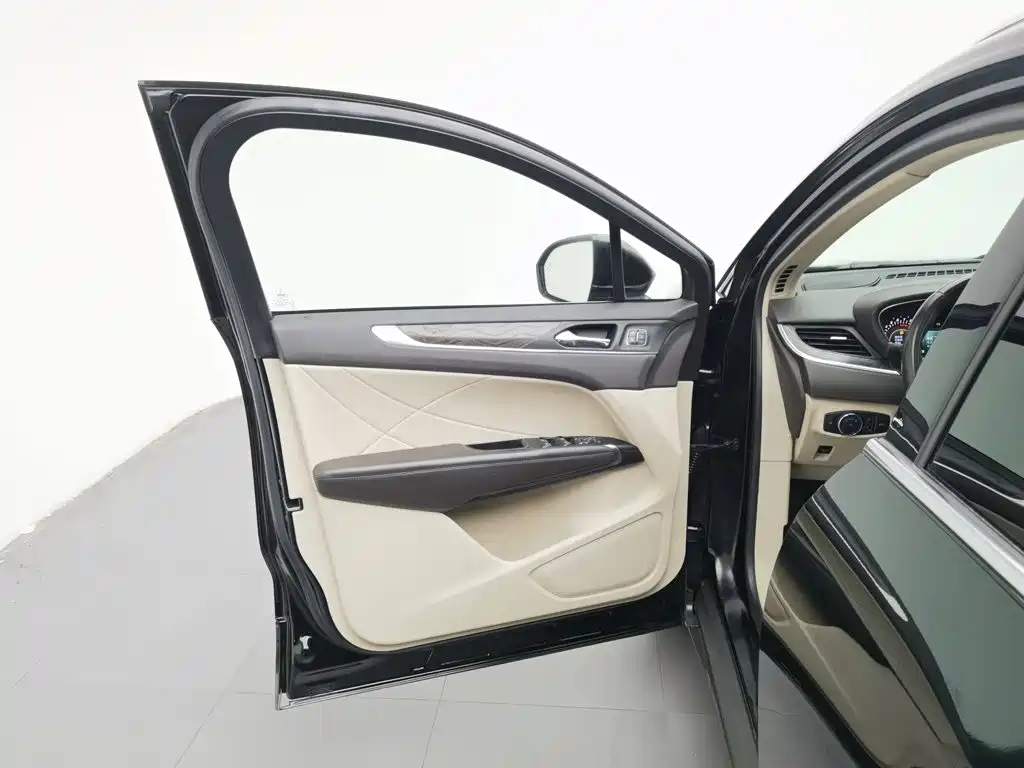 Lincoln MKC — миниатюра 8