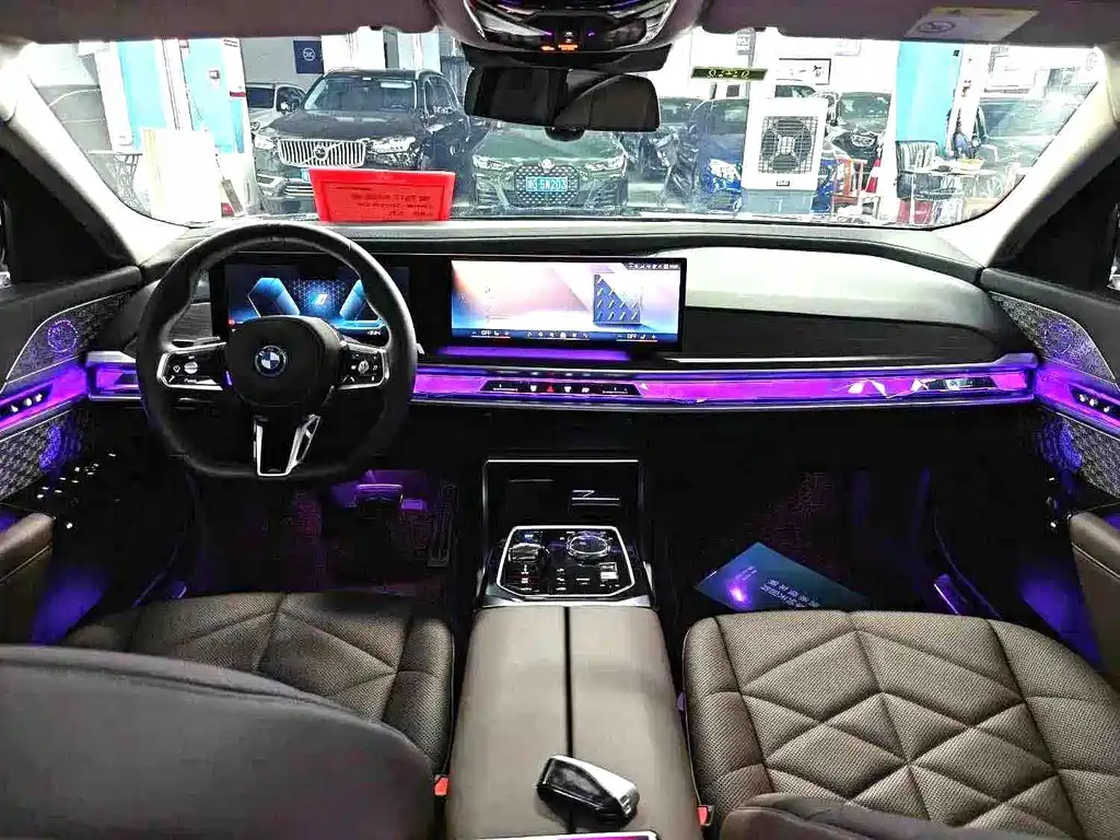BMW i7 — миниатюра 8