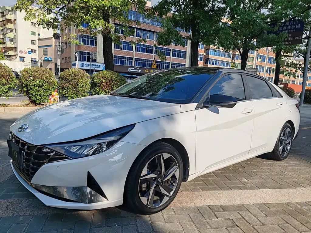 Hyundai Elantra — миниатюра 3