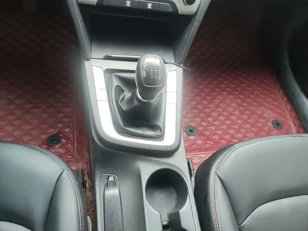 Hyundai Elantra — миниатюра 14