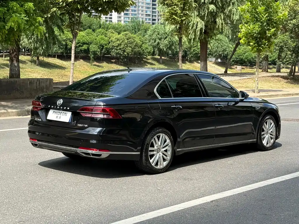 Volkswagen Phideon — миниатюра 6