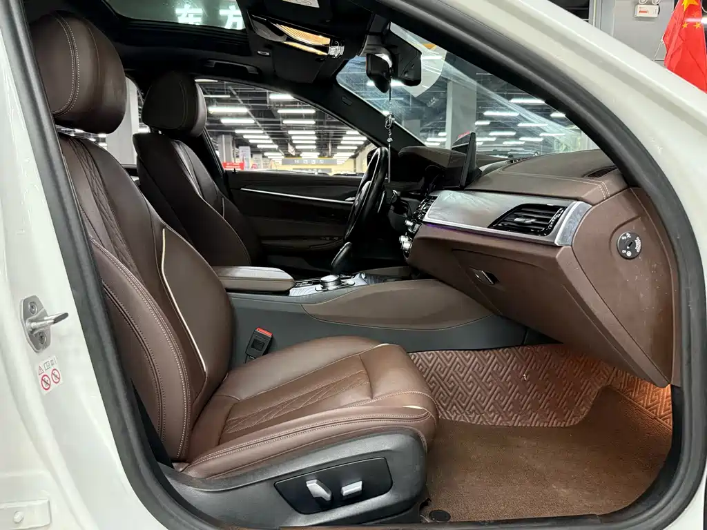 BMW 5 Series — миниатюра 17