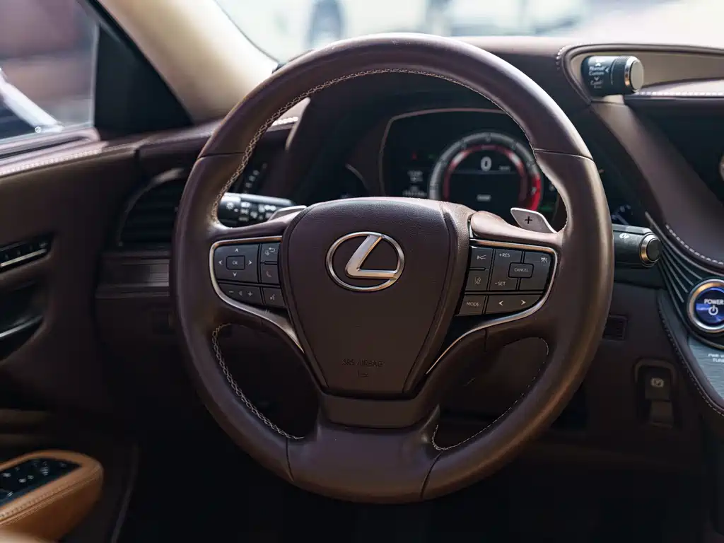 Lexus LS 2018 500h V