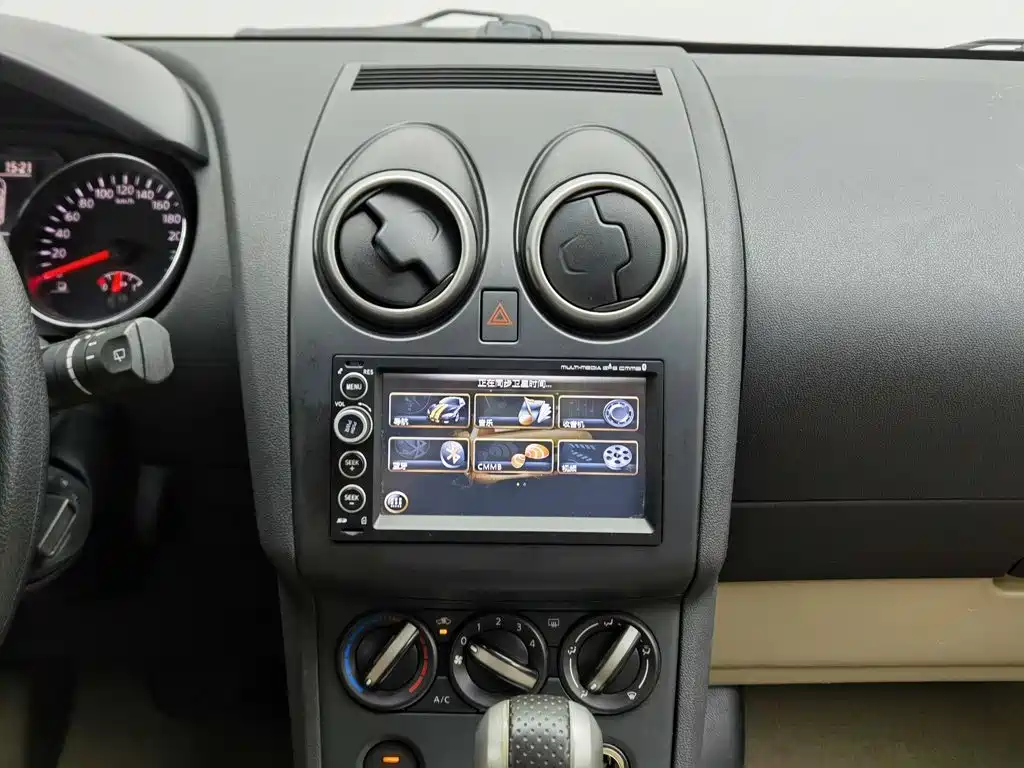 Nissan Qashqai — миниатюра 12