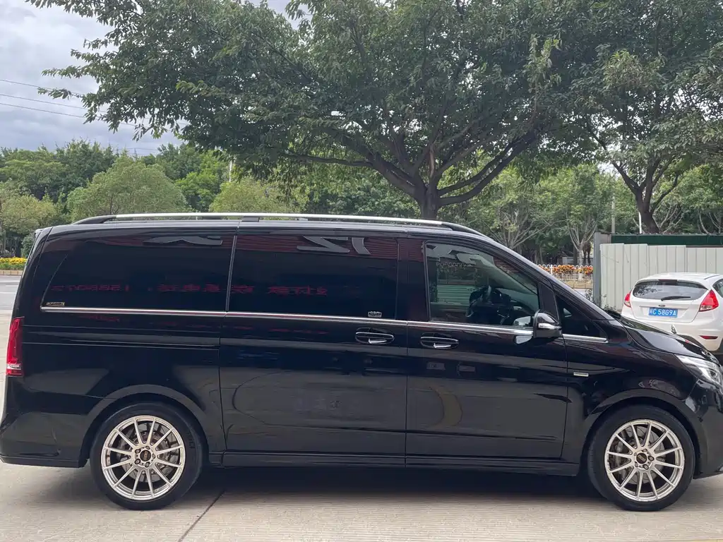 MERCEDES-BENZ V CLASS