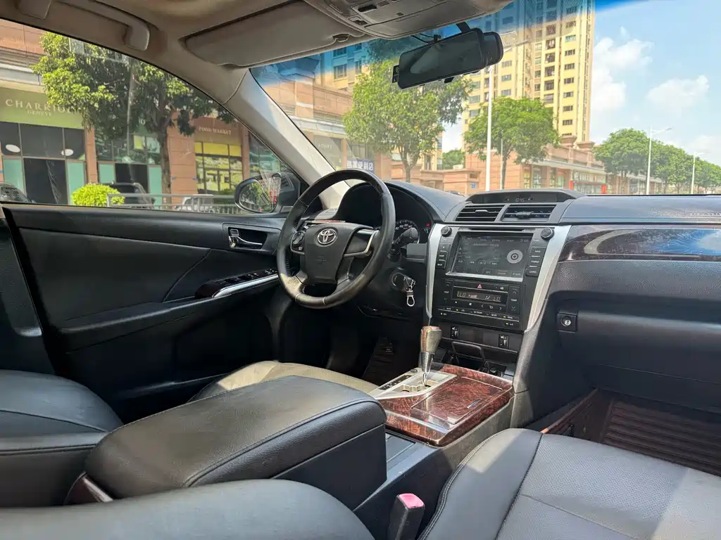 Toyota Camry — миниатюра 16