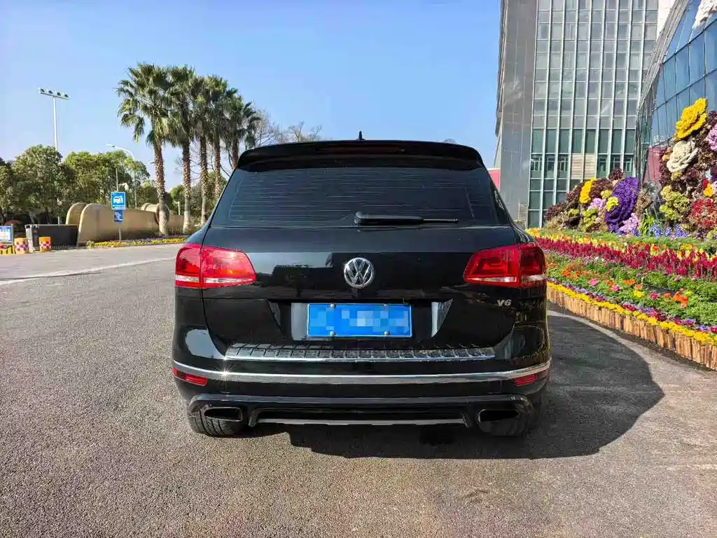 VOLKSWAGEN TOUAREG
