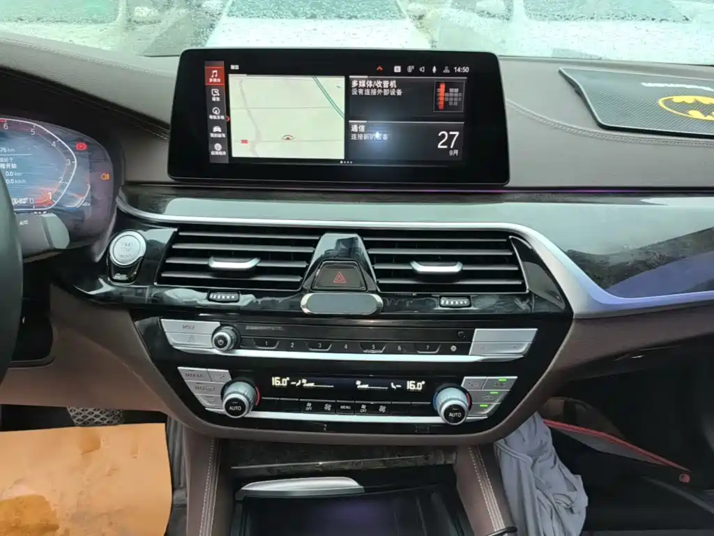 BMW 5 Series — миниатюра 13