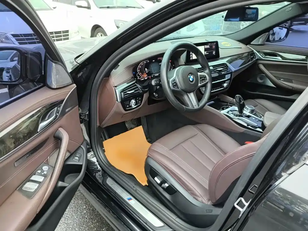 BMW 5 Series — миниатюра 16