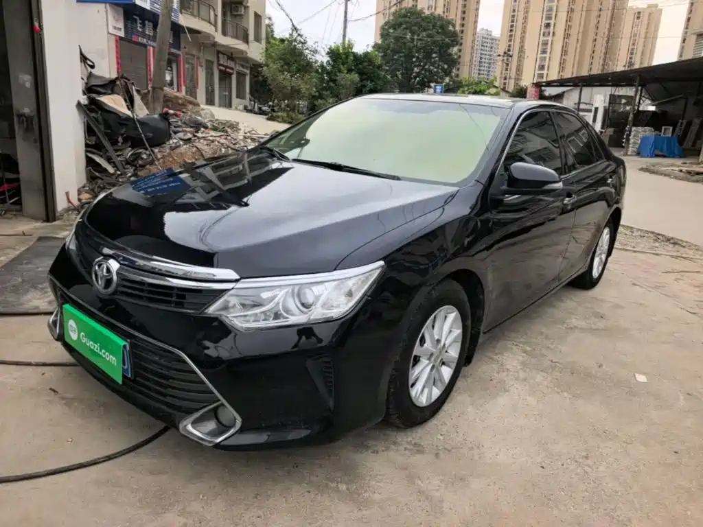 Toyota Camry 2015 2.0G Leading Edition