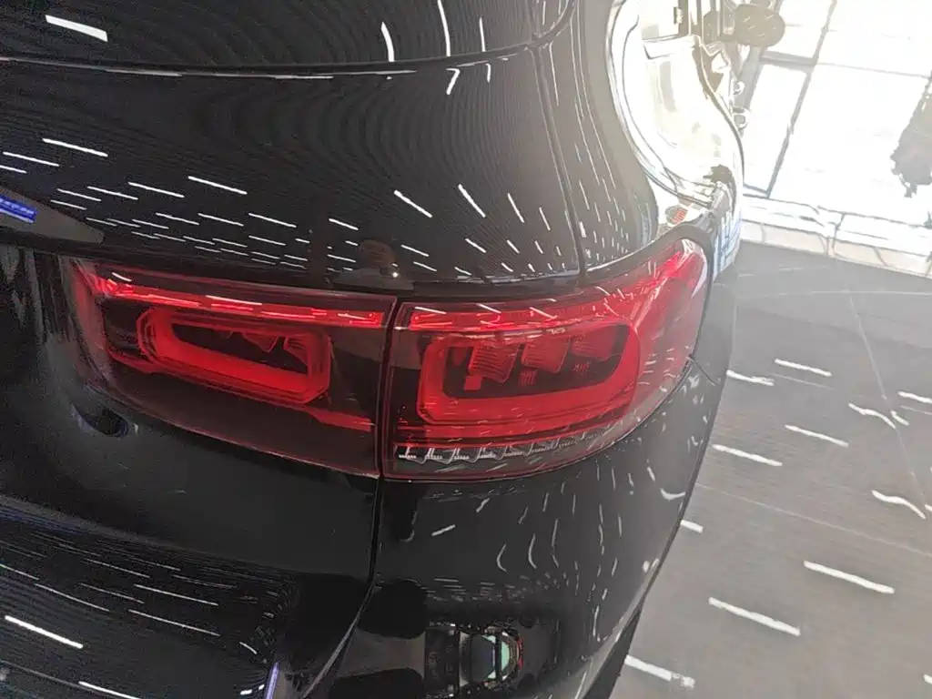 Mercedes-Benz GLB — миниатюра 8