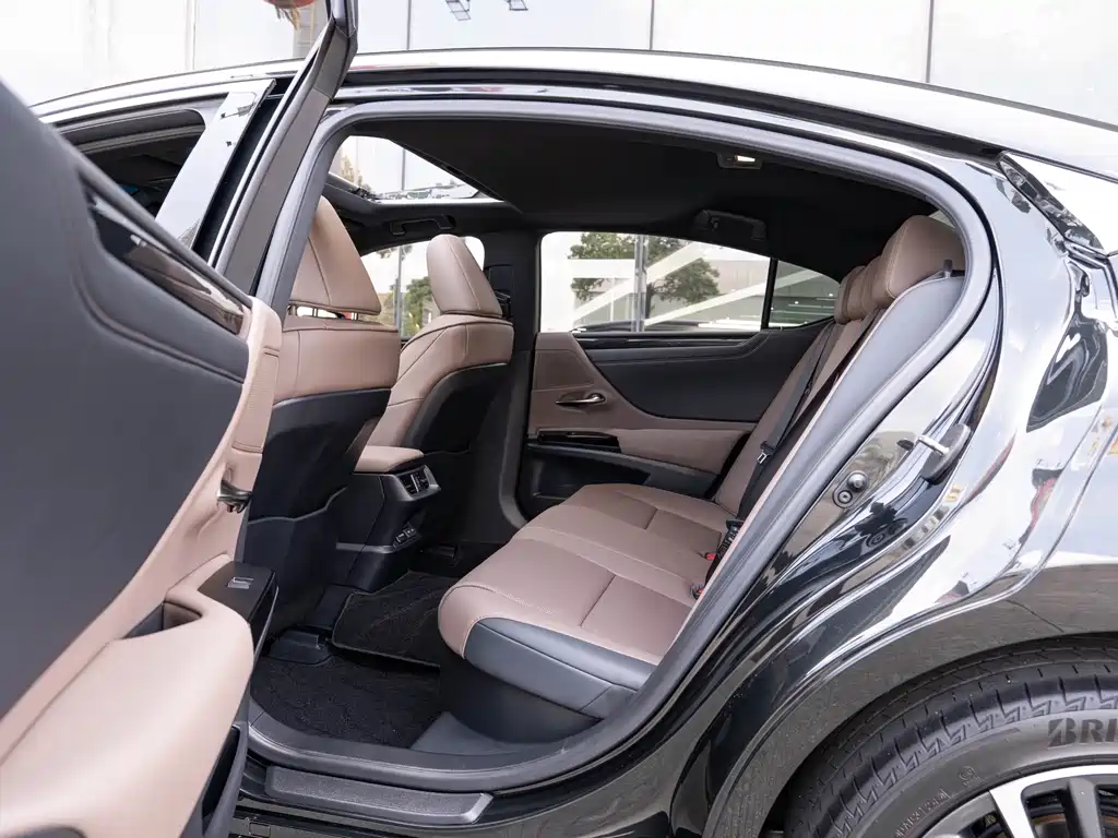 Lexus ES — миниатюра 10