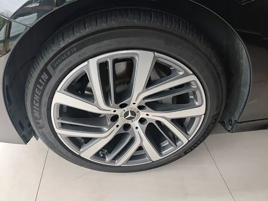 Mercedes-Benz E-Class — миниатюра 23