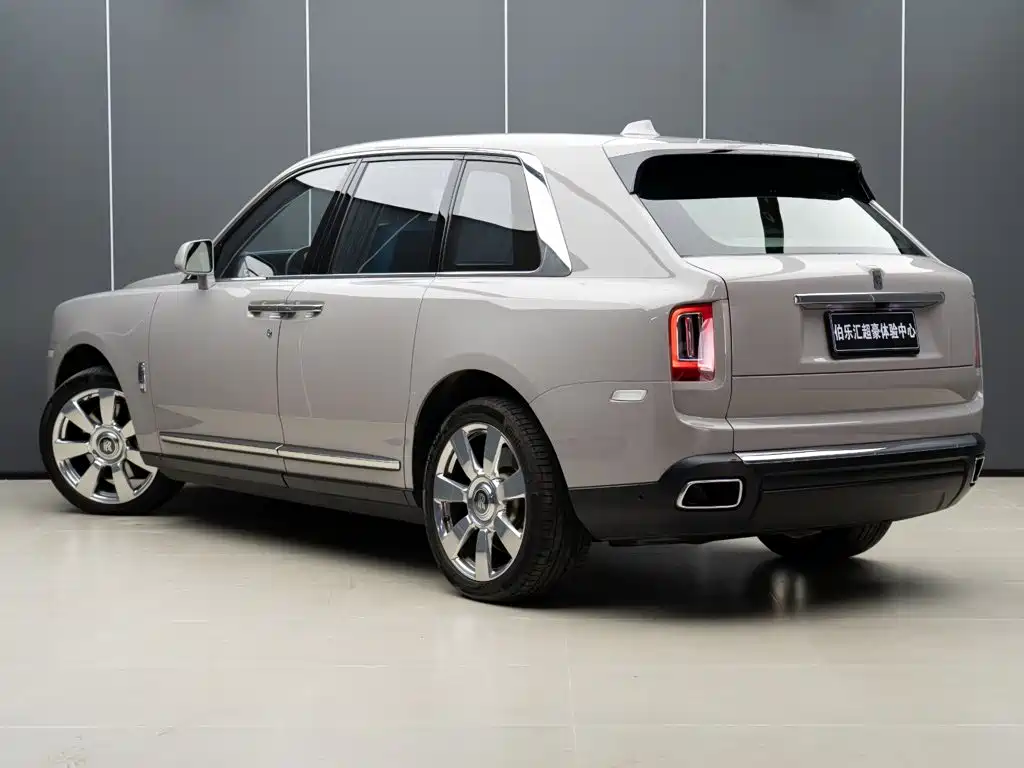 Rolls-Royce Cullinan 2018 мест