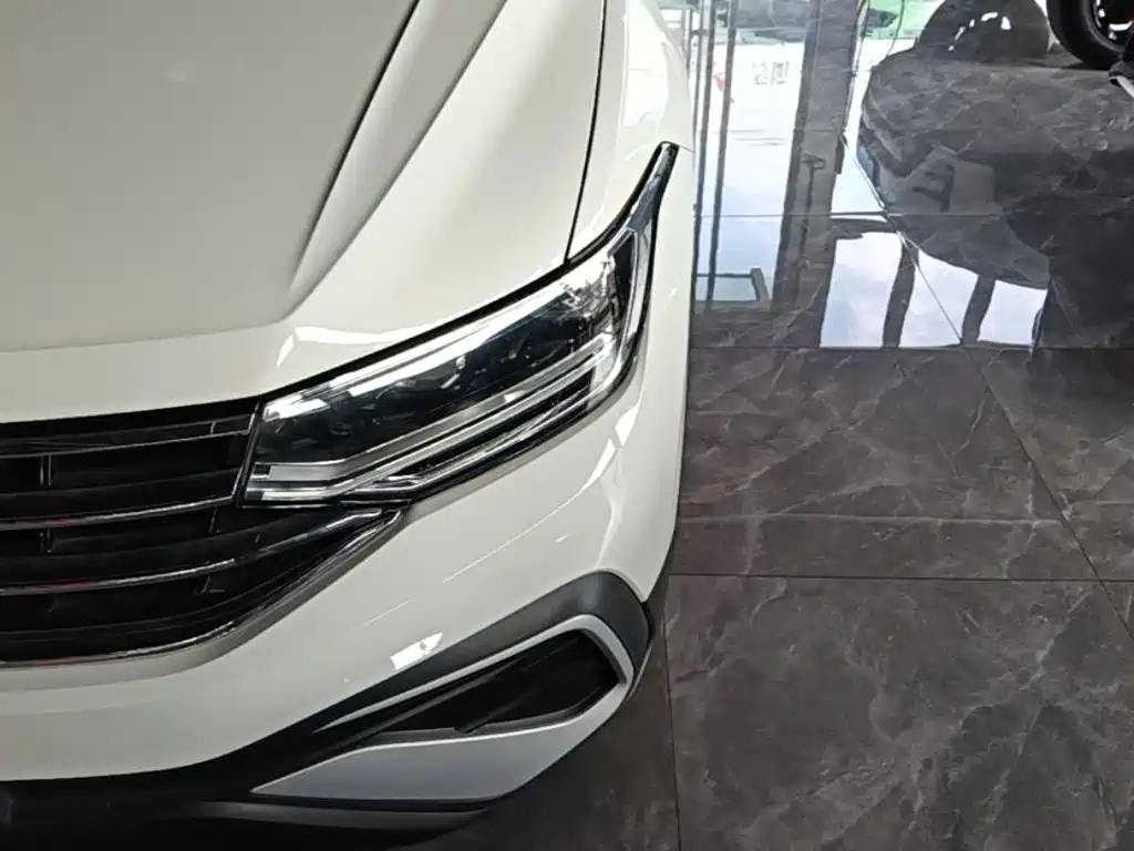 Volkswagen Tiguan L — миниатюра 24