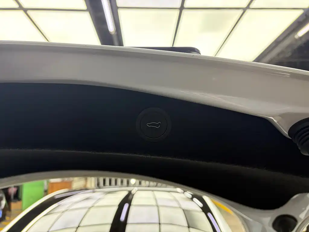 Tesla Model 3 — миниатюра 15