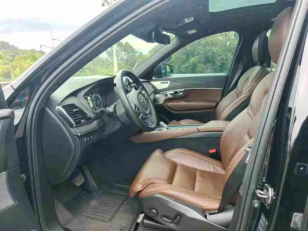 Volvo XC90 PHEV — миниатюра 4