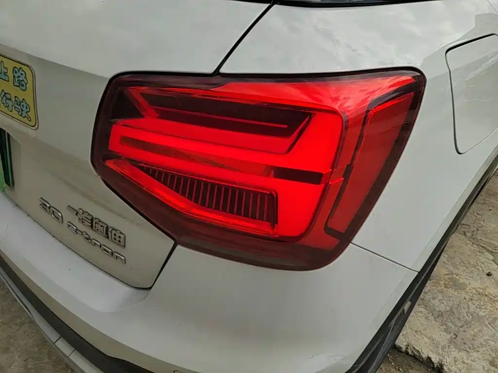Audi Q2L e-tron — миниатюра 8