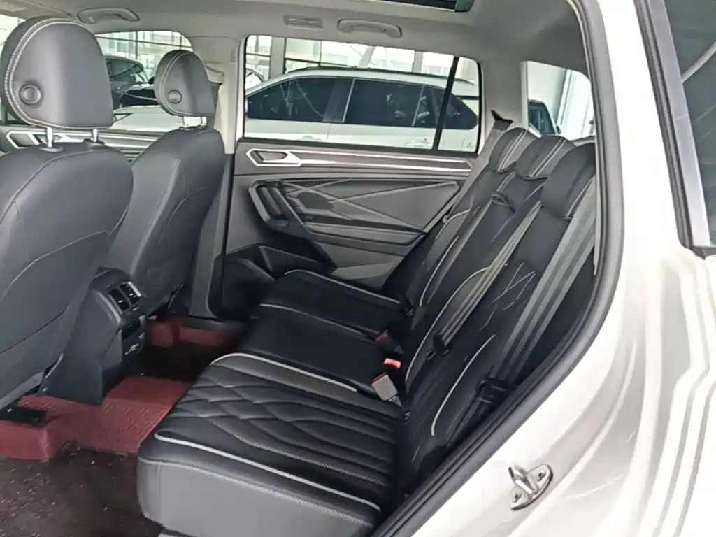 Volkswagen Tiguan L — миниатюра 17