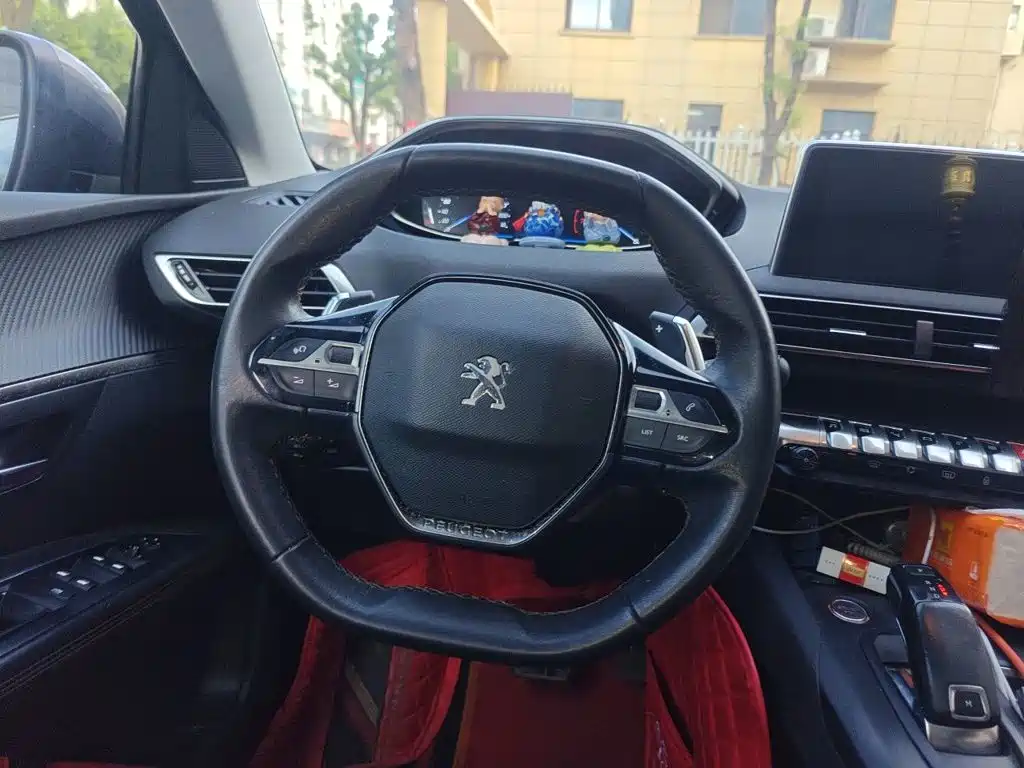 Peugeot 5008 — миниатюра 3