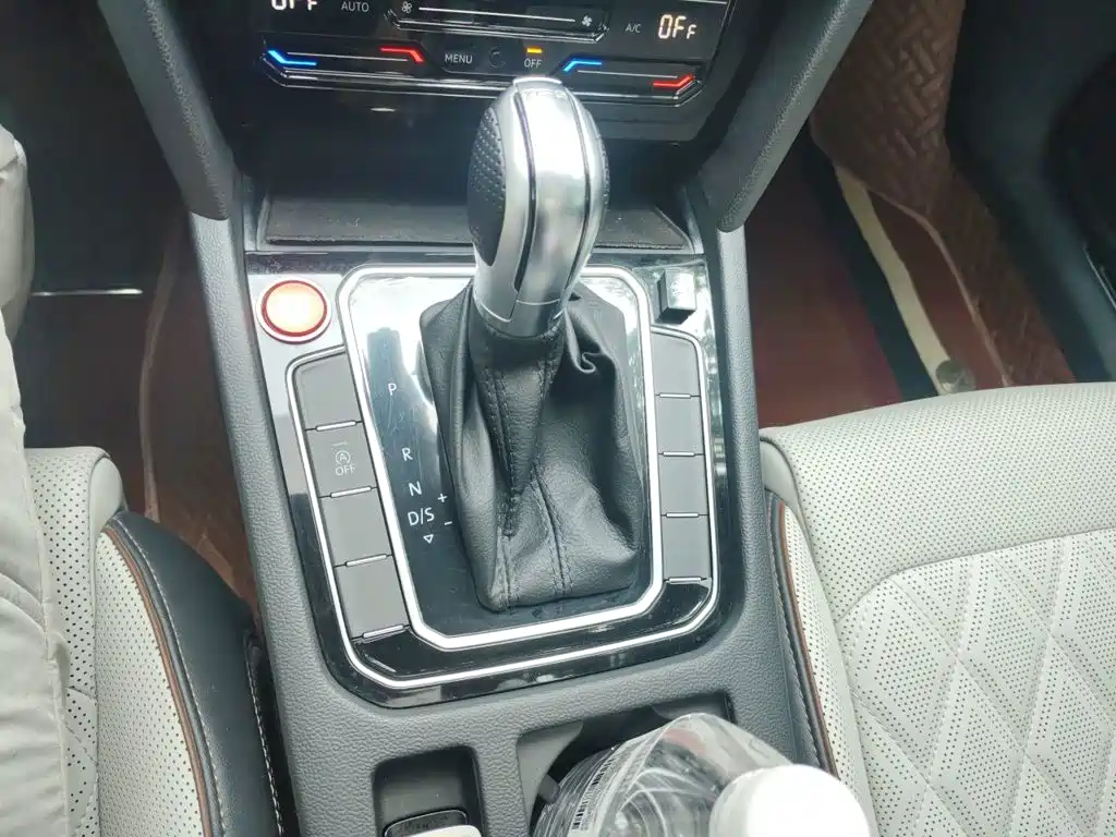 Volkswagen Tiguan L — миниатюра 15