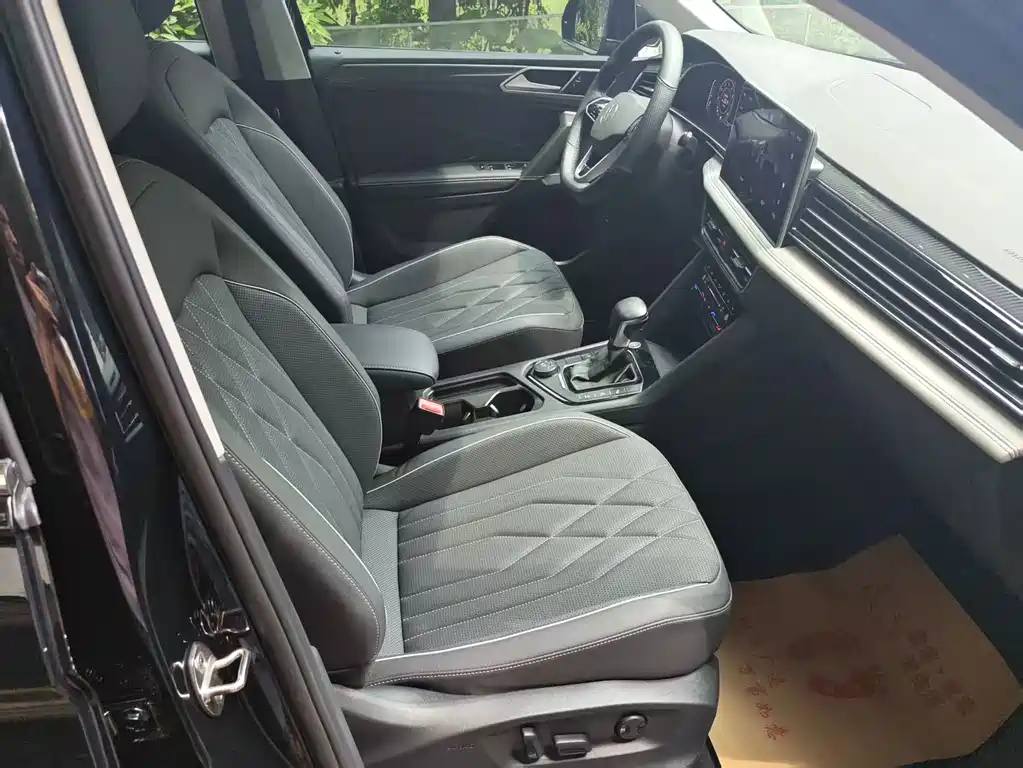 Volkswagen Tiguan L — миниатюра 11