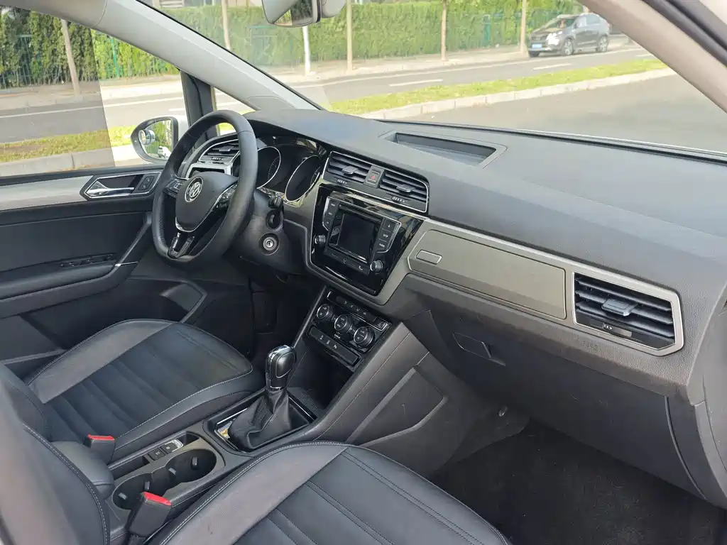 Volkswagen Touran — миниатюра 17