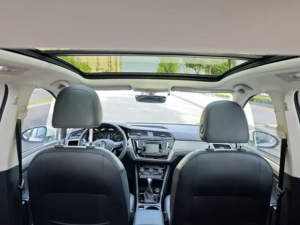 Volkswagen Touran — миниатюра 26
