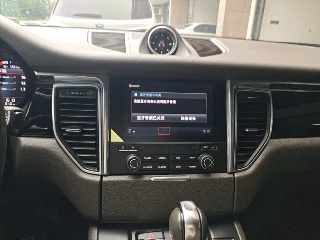 Porsche Macan — миниатюра 13