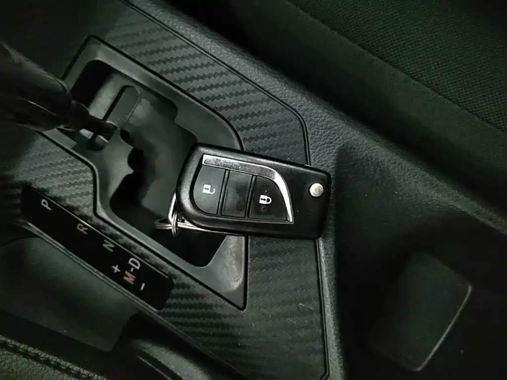 Toyota RAV4 — миниатюра 9