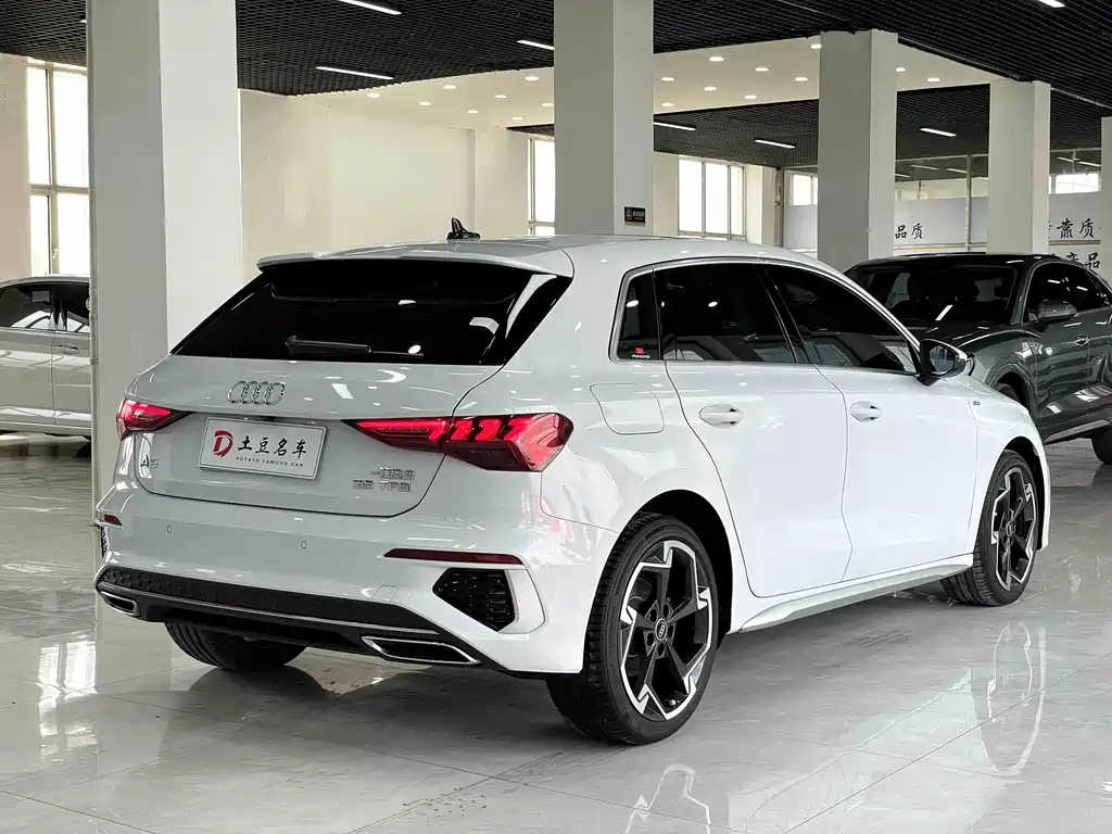 Audi A3 2023 Sportback 35 TFSI Luxury Sport