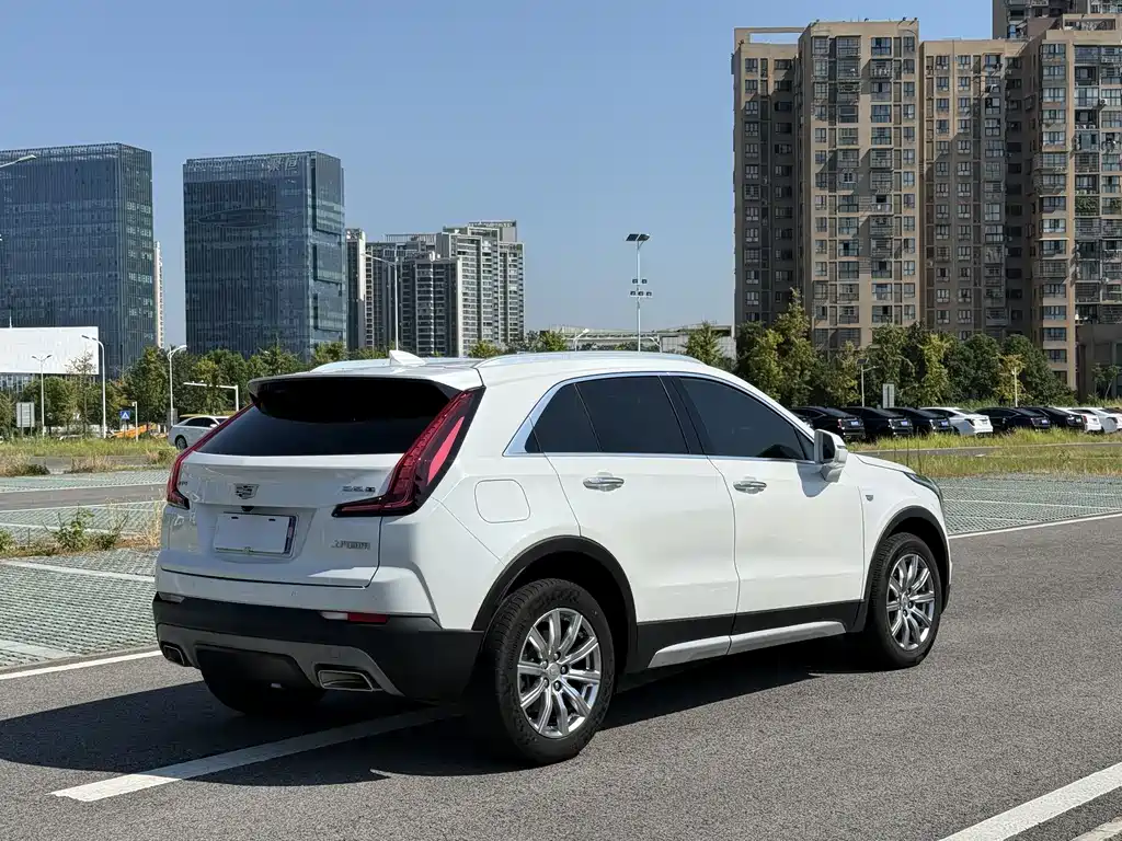 CADILLAC XT4