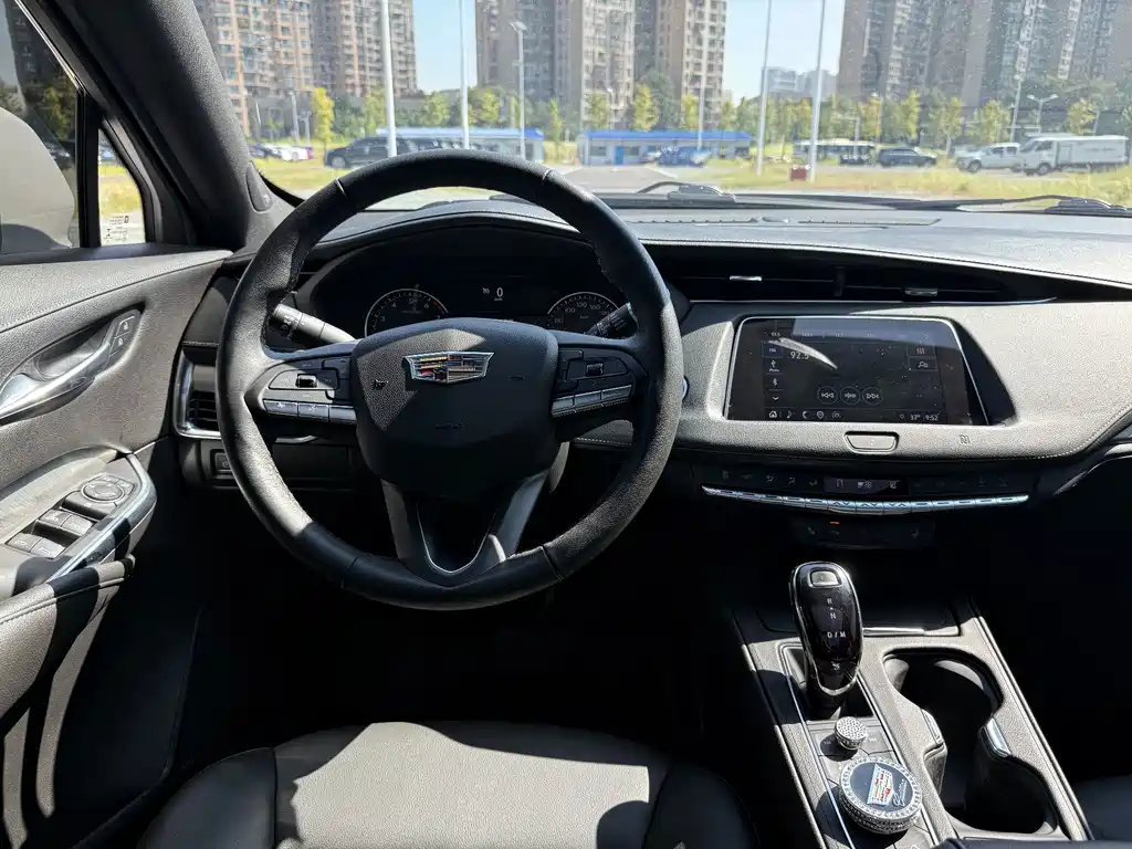 CADILLAC XT4