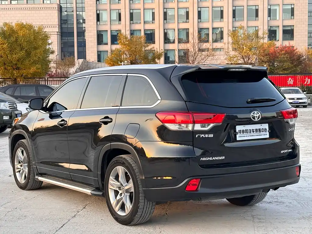 TOYOTA HIGHLANDER