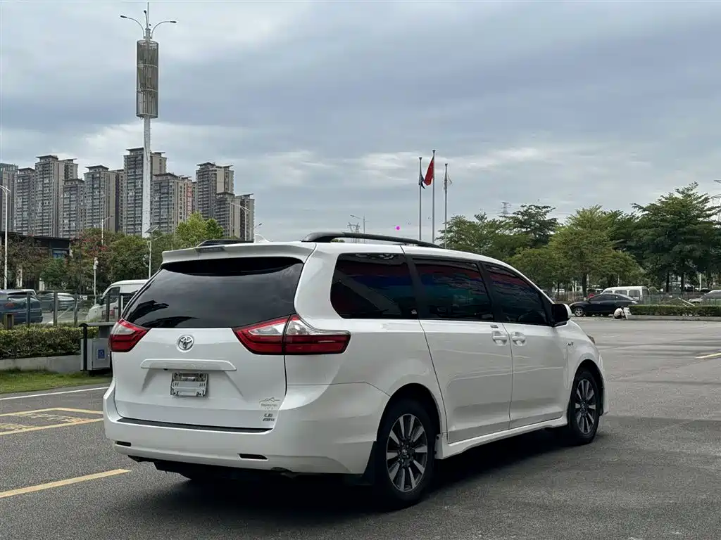 Toyota Sienna 2018 3.5L